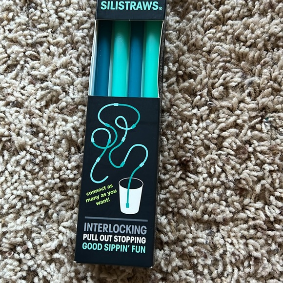BNWT reusable silicone antimicrobial fun straws, cleaning brush & carry case set - Picture 8 of 9